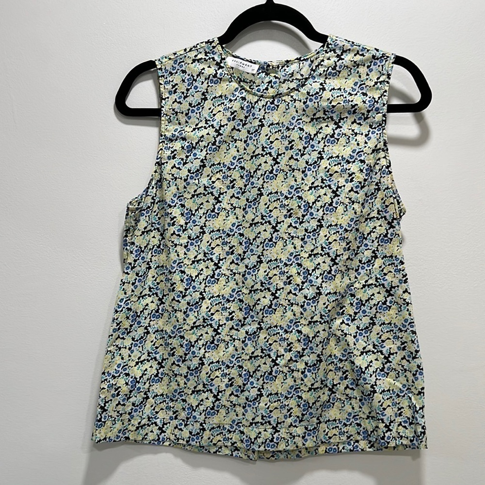 𝅺EQUIPMENT Femme floral tank with buttons down the back
